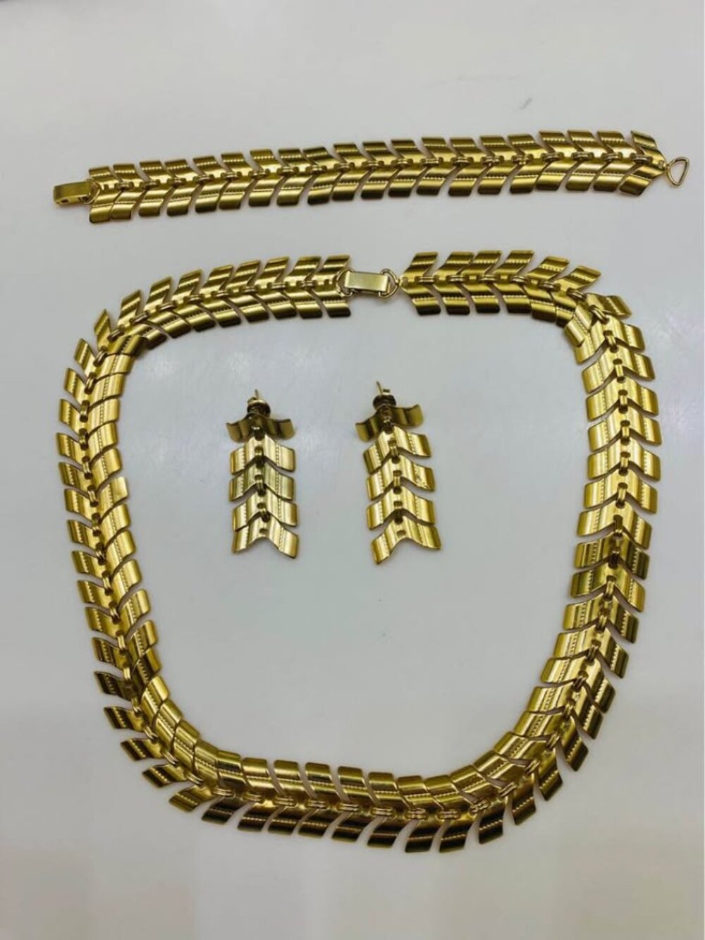 Vintage Gold Tone 3-Piece Jewelry Set – Necklace, Bracelet & Matching Earrings |